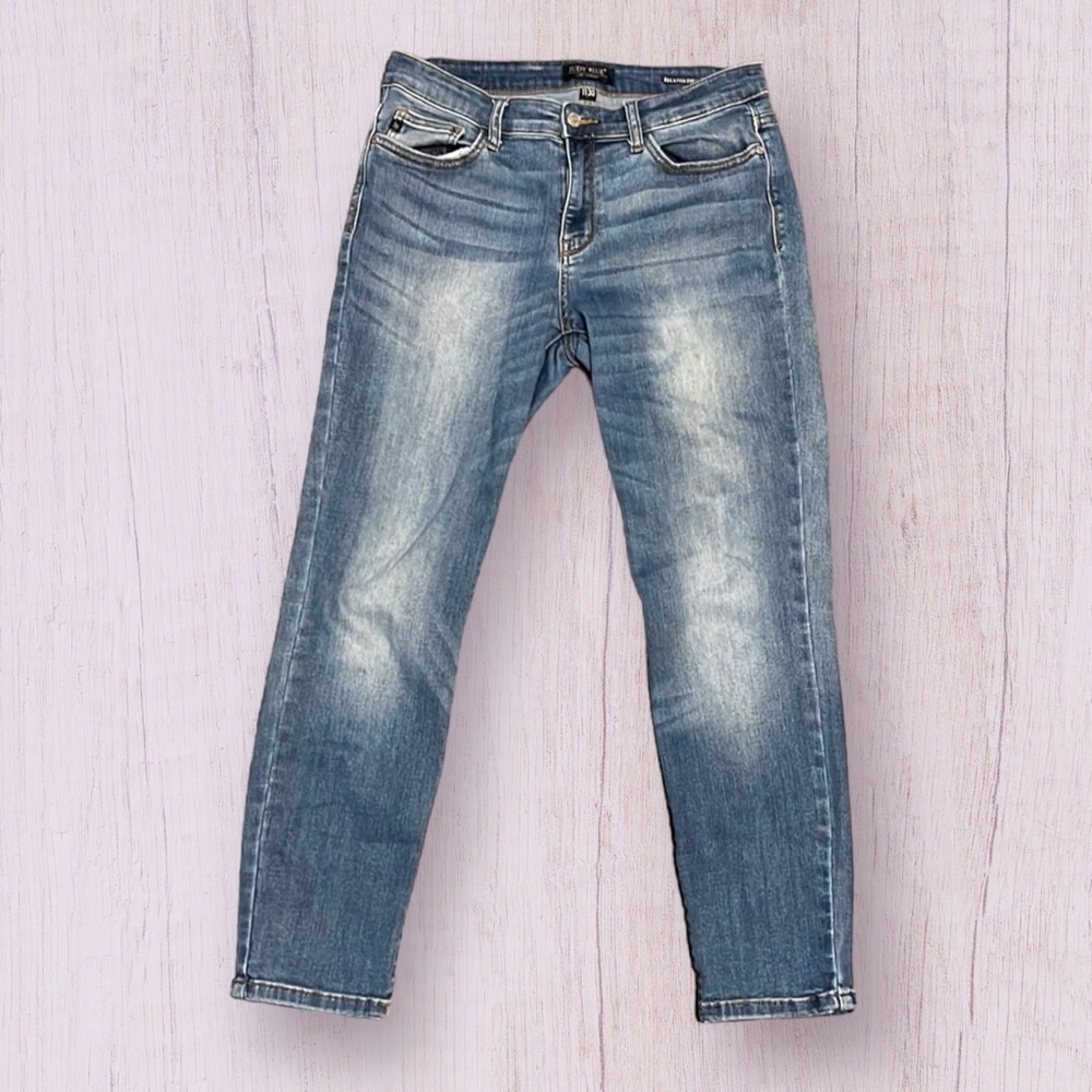 Judy Blue Distressed Light Wash Blue Jeans